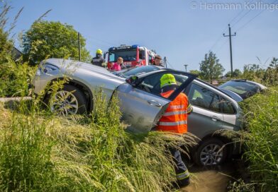 Auto in Bach (Foto: Kolli)