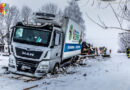 21.01.2021: Dreiachs-Lkw-Bergung aus Feld in Hinzenbach