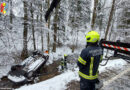 15.03.2023: Pkw am Dach im Bach → Kraneinsatz in Haibach ob der Donau