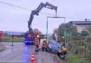 04.10.2024: Autobergung mit Kran in Aschach / Donau → Pkw sitzt fest